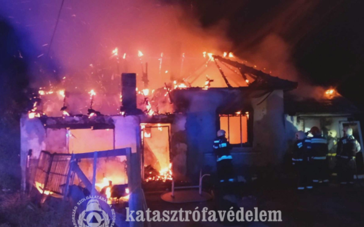  Leégett egy családi ház Törökszentmiklóson