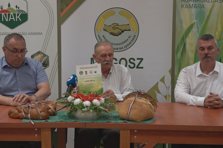 ÖSSZEFOGTAK A VÁRMEGYE GAZDÁI