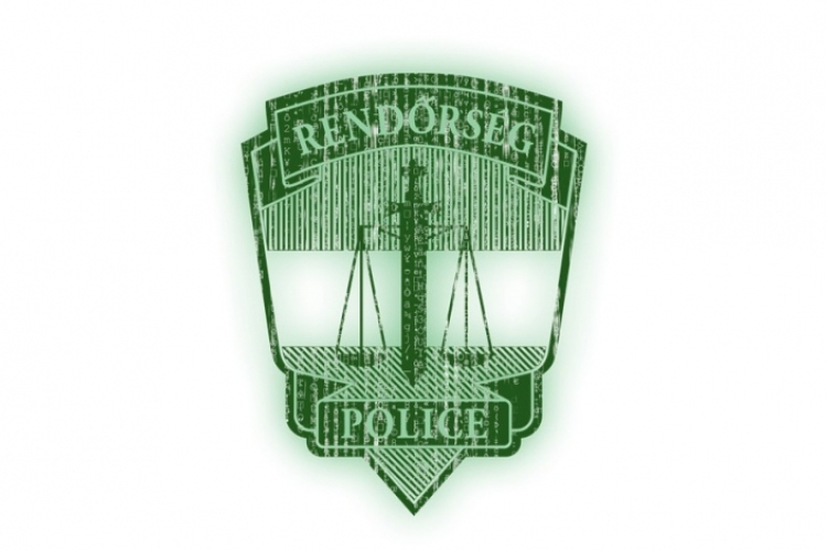 ÚJABB ONLINE CSALÓ RENDŐRKÉZEN