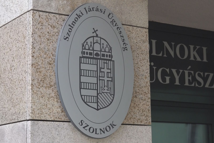 VÁDAT EMELT AZ ÜGYÉSZSÉG A KÜLÖNÖS VISSZAESŐVEL SZEMBEN