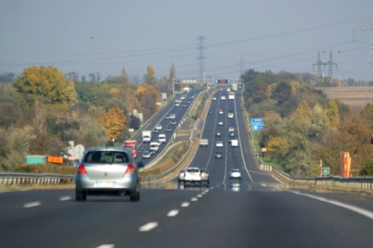 Útdíj - Megyei e-matricát vesznek az autósok havi helyett