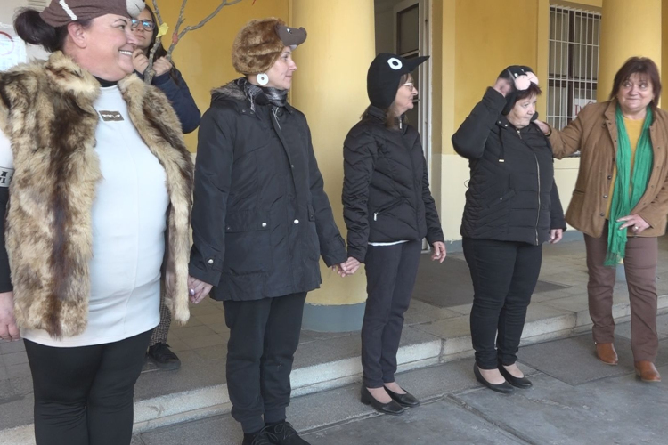 MESEELŐADÁSSAL KÖSZÖNTÖTTÉK A KISCSOPORTOSOKAT