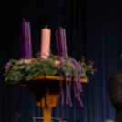 Az első adventi gyertya meggyújtása