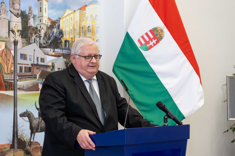 A Magyar Nemzeti Bank kortárs műgyűjteményéből érkeztek képek Karcagra