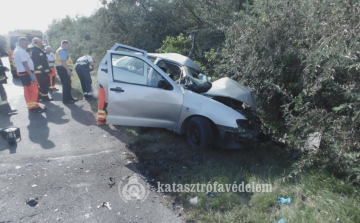 Kamionnal ütközött egy autó Kenderesnél