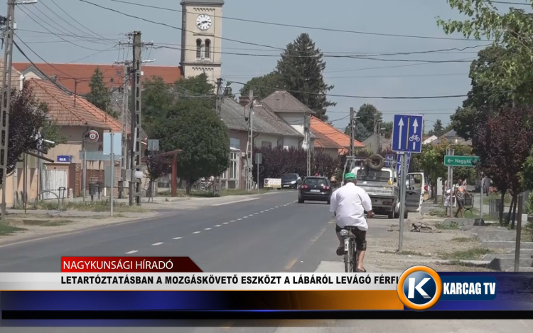 LETARTÓZTATÁSBAN A MOZGÁSKÖVETŐ ESZKÖZT A LÁBÁRÓL LEVÁGÓ FÉRFI 