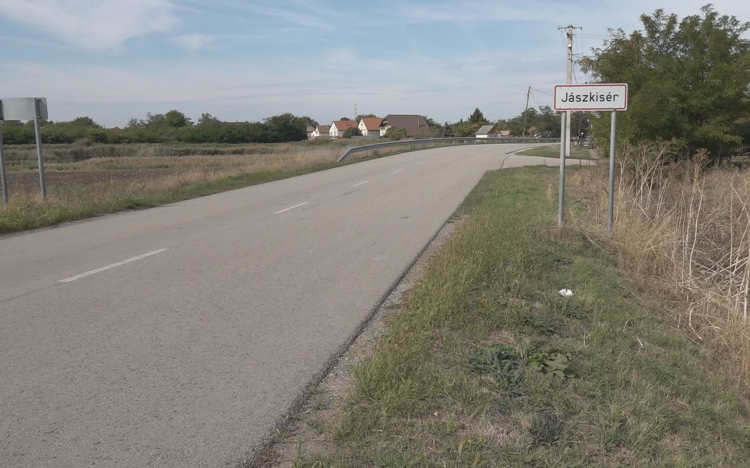ÖNHATALMÚLAG LEZÁRT EGY DŰLŐUTAT