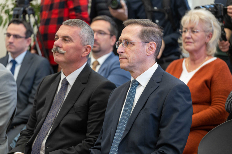 A Magyar Nemzeti Bank kortárs műgyűjteményéből érkeztek képek Karcagra