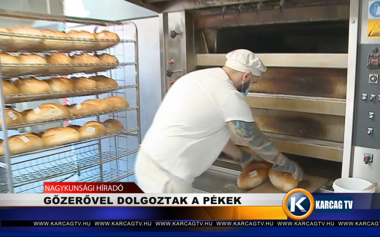 GŐZERŐVEL DOLGOZTAK A PÉKEK