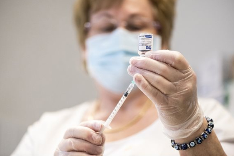 Uniós ügynökség: egyelőre nincs sürgető szükség a harmadik oltás beadására