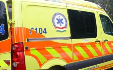 Hat autó ütközött a fővárosban, öt gyereket kórházba vittek