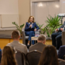 Ferencz Orsolya űrkutató, űrkutatásért felelős miniszteri biztos lakossági fóruma