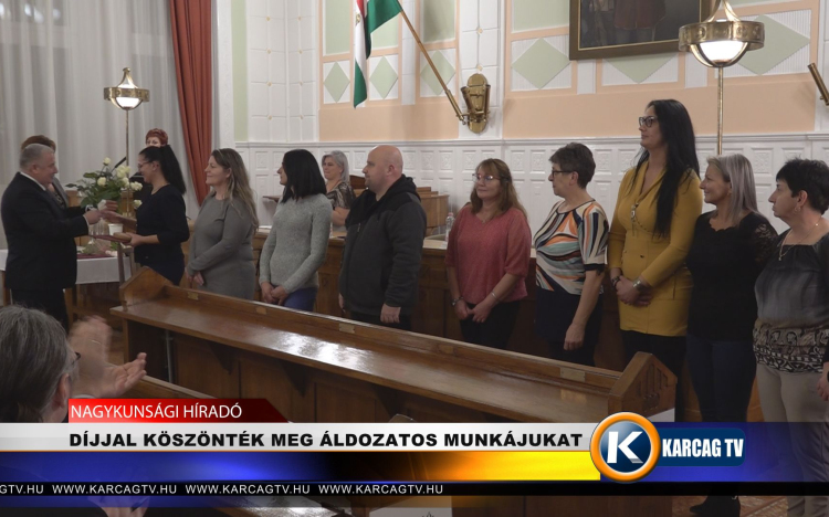 DÍJJAL KÖSZÖNTÉK MEG ÁLDOZATOS MUNKÁJUKAT
