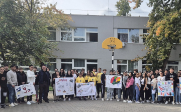 Gólyaosztályok vetélkedője a Varróban