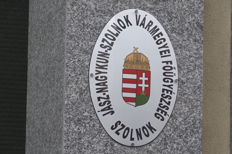 ÉVEKIG UTALTATTA MAGÁNAK A MÁS RÉSZÉRE MEGÁLLAPÍTOTT TÁMOGATÁST