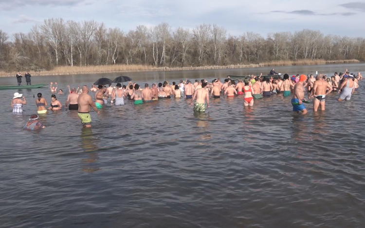 HATODIK JEGES FÜRDŐZÉS TISZAFÜREDEN