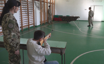 A HONVÉD-KADÉT PROGRAMMAL IS ISMERKEDHETTEK