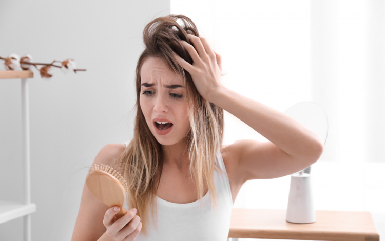 Mitől hullik a hajunk és hogyan kezeljük?