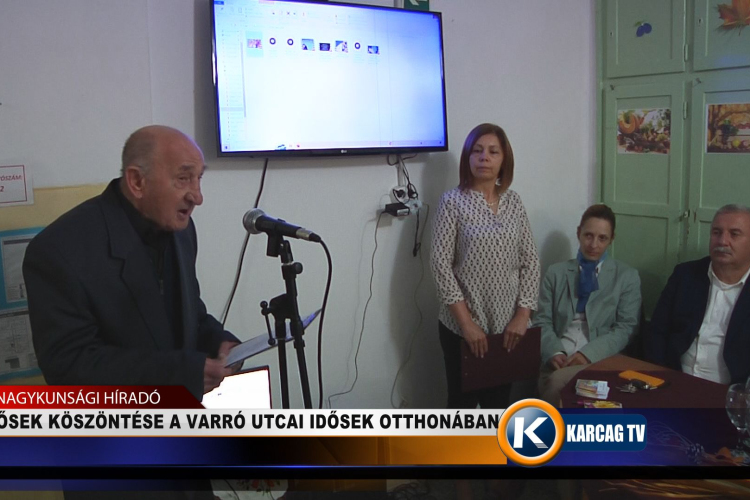 IDŐSEK KÖSZÖNTÉSE A VARRÓ UTCAI IDŐSEK OTTHONÁBAN 
