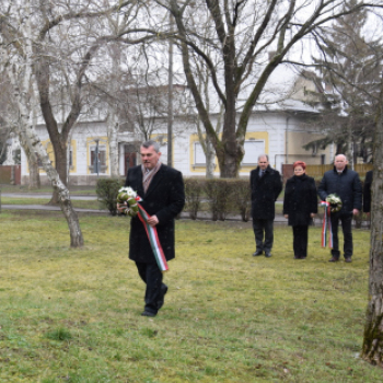 A KOMMUNIZMUS ÁLDOZATAINAK EMLÉKNAPJA