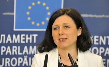 Szexuális erőszak áldozatává vált az uniós igazságügyi biztos is