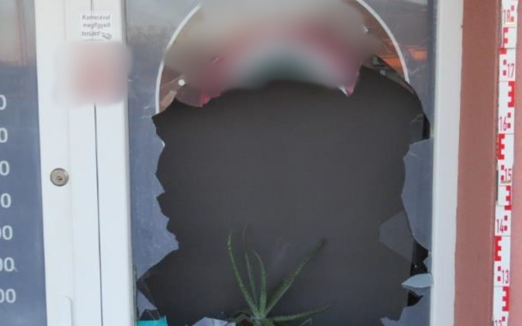 TÖBB MINT FÉLMILLIÓT ZSÁKMÁNYOLT