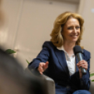 Ferencz Orsolya űrkutató, űrkutatásért felelős miniszteri biztos lakossági fóruma