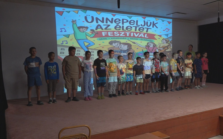 „ÜNNEPELJÜK AZ ÉLETET!”