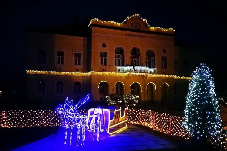 Karácsonyi fényben Kunmadaras