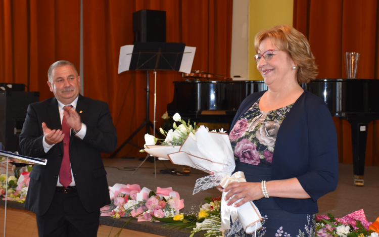 A Déryné Kulturális Központban tartotta pedagógusnapi ünnepségét a Madarász Imre Egyesített Óvoda