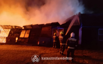 Leégett egy faház Szolnokon