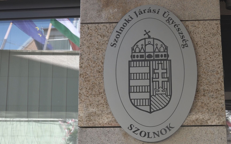 LETARTÓZTATÁSBAN-8 ÉVEN KERESZTÜL KÁROSÍTOTTA A KÖLTSÉGVETÉST
