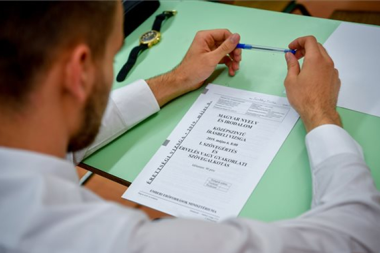 Szigorú biztonsági intézkedések mellett kezdődik meg hétfőn az érettségi