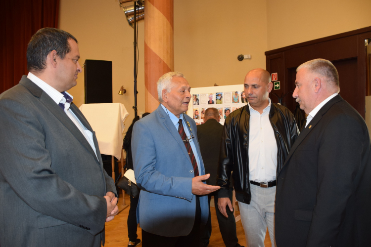 Elhunyt karcagi romatestvérek fotókiállítása