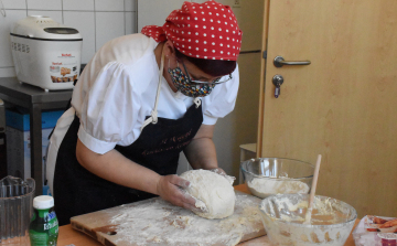 Kenyeret is sütnek