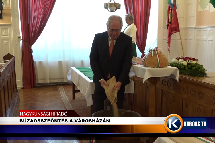BÚZAÖSSZEÖNTÉS A VÁROSHÁZÁN