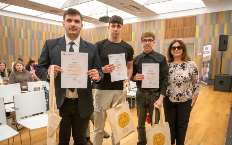 ÚJABB NÉMETES SIKEREK A KARCAGI NAGYKUN REFORMÁTUS GIMNÁZUMBAN