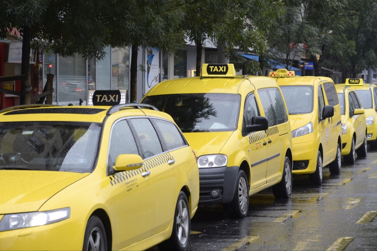 Újra tiltakoznak a taxisok - Jelentős forgalomkorlátozás lesz Budapesten