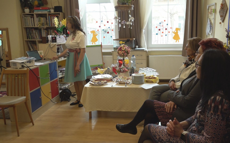 „NAGYKUNSÁGI ÓVODAI KINCSEK NYOMÁBAN”