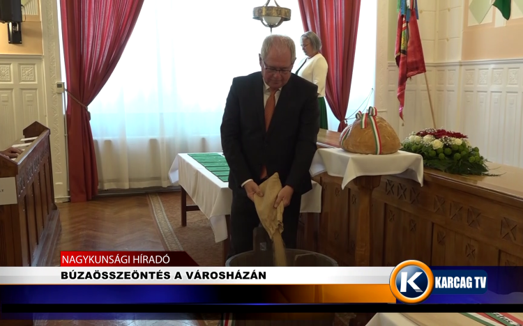BÚZAÖSSZEÖNTÉS A VÁROSHÁZÁN