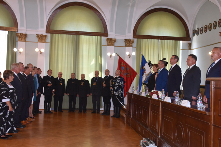 ÜNNEPI ÜLÉS A MEGYEHÁZÁN