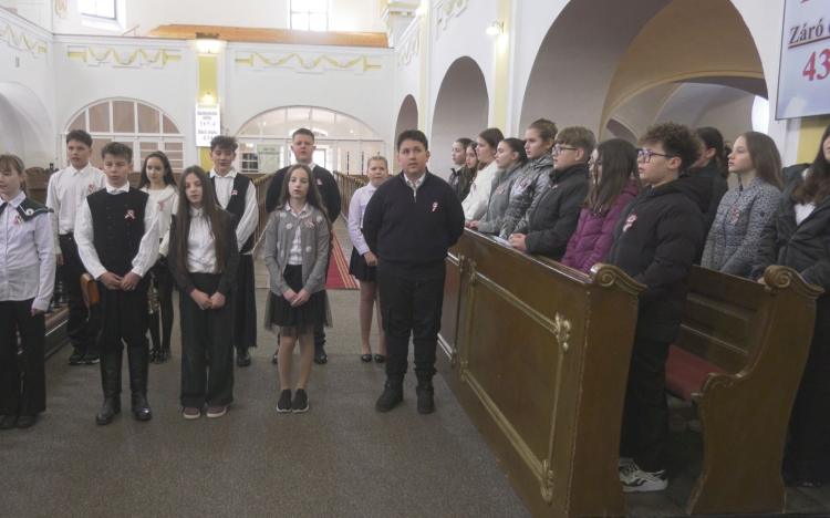 „A KÖLTŐ VISSZATÉR…”