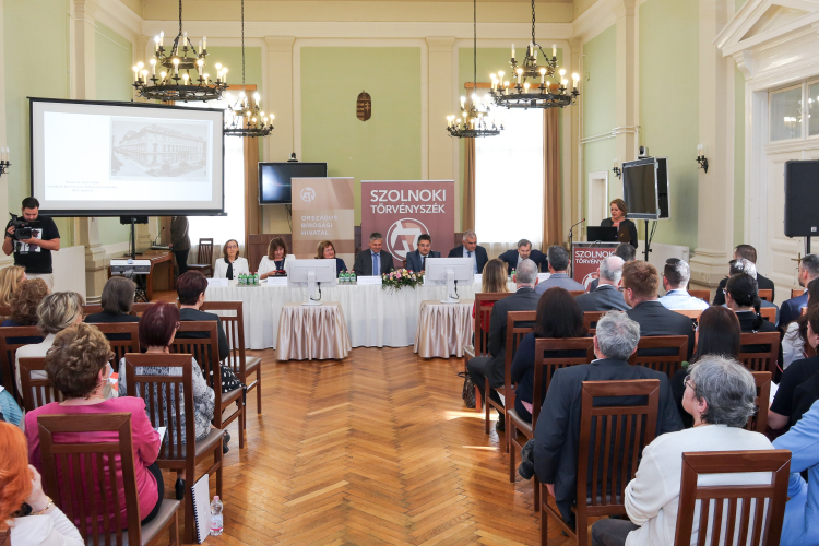 Összbírói értekezletet tartottak a Szolnoki Törvényszéken