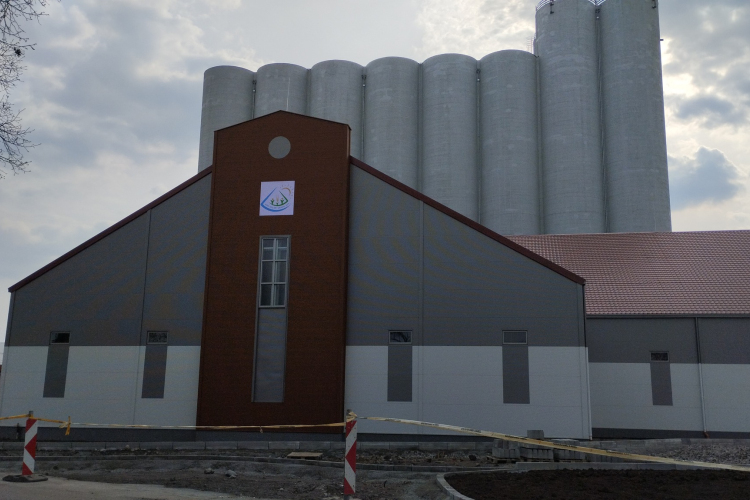 ÚJABB MÉRFÖLDKŐ A KARCAGI ÉLELMISZER- ELŐÁLLÍTÁSBAN