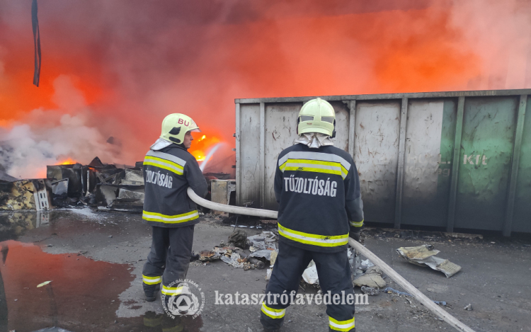 Tűz keletkezett egy karcagi üzemben