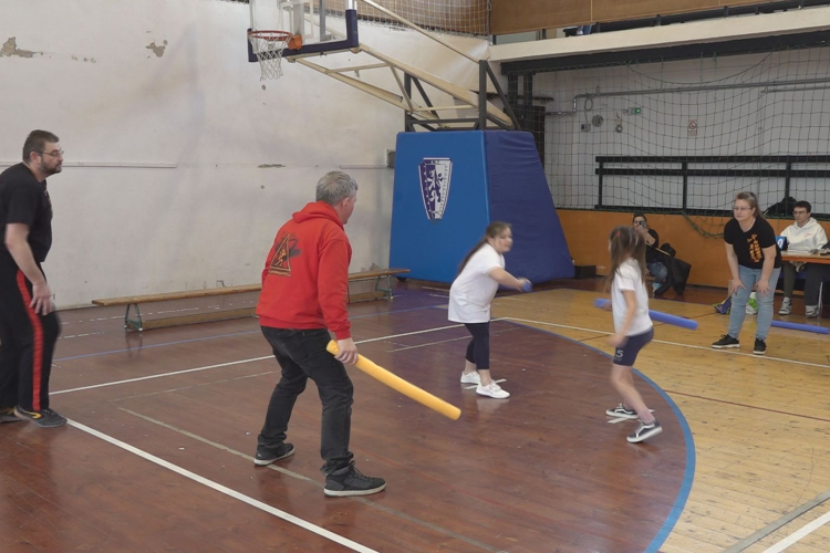 EGYRE NÉPSZERŰBB A SZIVACSBOTHARC