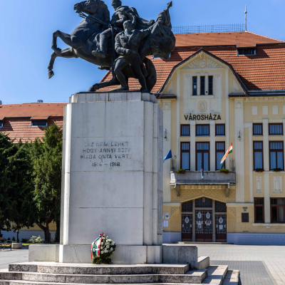 Koszorúzás a Hősök Napja alkalmából