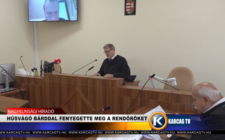 HÚSVÁGÓ BÁRDDAL FENYEGETTE MEG A RENDŐRÖKET