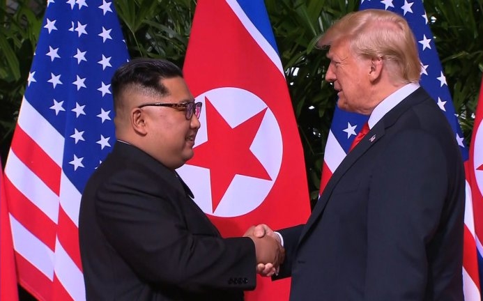 Négyszemközti megbeszéléssel kezdődik Trump és Kim találkozója Hanoiban 
