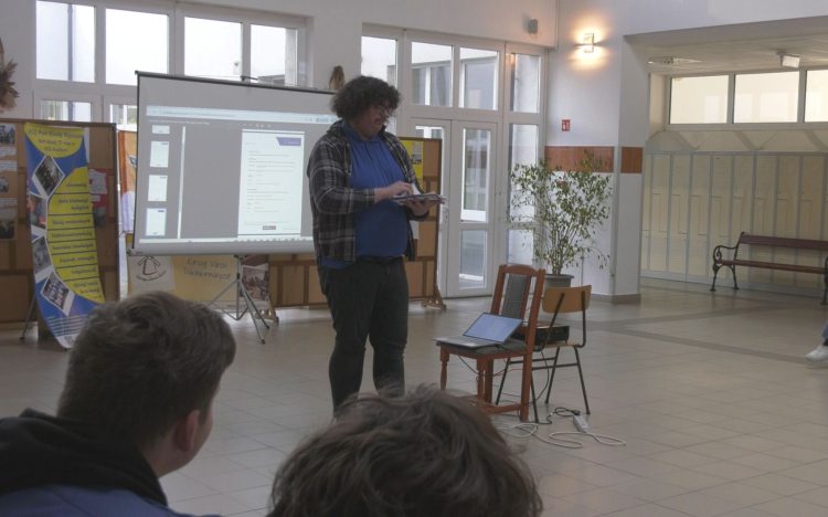 DIÁKTALÁLKOZÓ KARCAGON